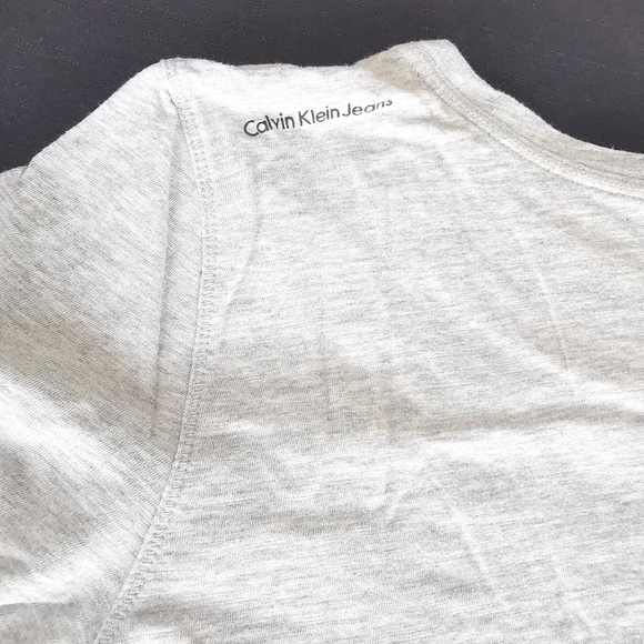New Calvin Klein T-shirt - Picture 5 of 6